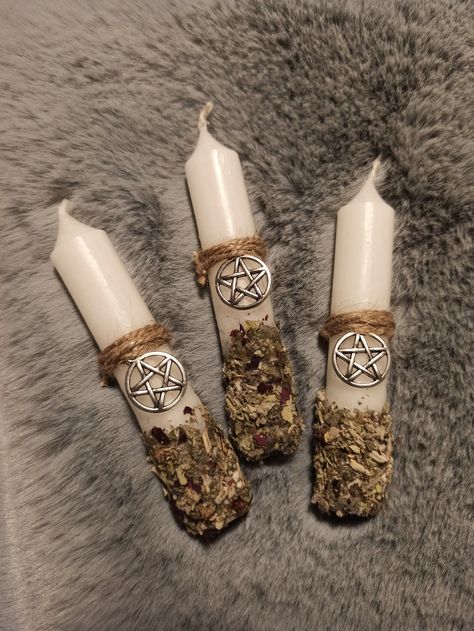 Work Space Home, Earthy Witch, Witchy Candle, Garden Sage, Witchy Candles, Herbal Candles, Herb Candles, Dry Herbs, Witch Candles