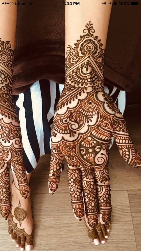 Indian Henna Designs, Modern Henna Designs, Bridal Mehendi Designs Hands, Very Simple Mehndi Designs, Full Mehndi Designs, Henna Art Designs, Latest Bridal Mehndi Designs, Stylish Mehndi Designs, Mehndi Designs Front Hand