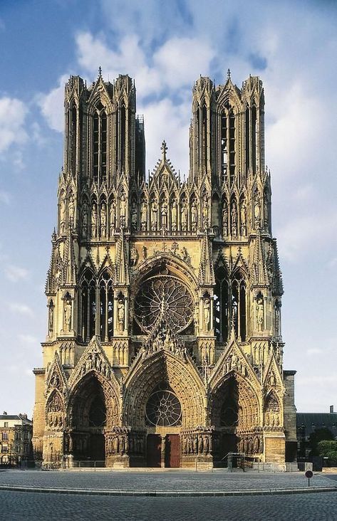 Gothic Architecture Characteristics, Cathedral Of Notre Dame, Reims Cathedral, Reims France, Gothic Buildings, Gothic Cathedrals, Cathedral Architecture, Gothic Church, Sacred Architecture