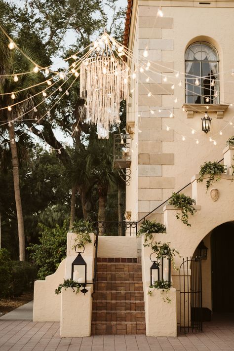 Boho Timeless Wedding, Wedding Venues Miami, Sarasota Wedding Venues, Modern Romantic Wedding Decor, Central Florida Wedding Venues, Estate Wedding Decor, Costal Wedding Aesthetic, Wedding Venue Florida, Wedding Venue Mexico