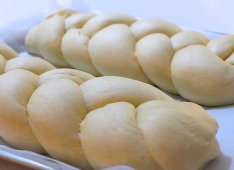 Tsoureki Recipe, My Greek Dish, Greek Easter Recipes, Greek Easter Bread, Greek Bread, Greek Kitchen, Greek Recipe, Greek Sweets, Greek Easter