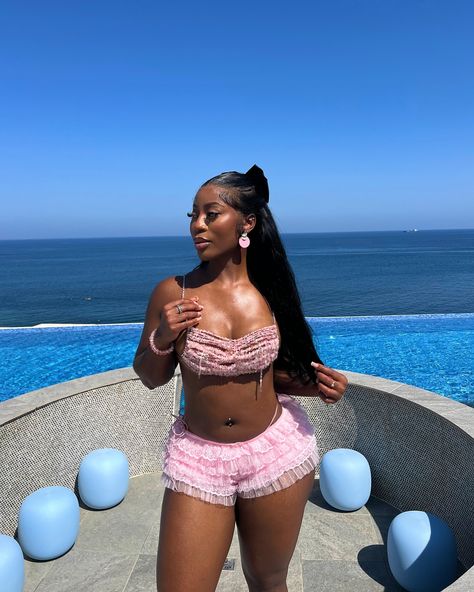 Sharon Anyan | AURA ✨ | Instagram Baddie Style, Backless Bra, Red Outfit, Black Girls Hairstyles, Date Night Outfit, Pink Girl, Trend Setter, Bump, Short Tops