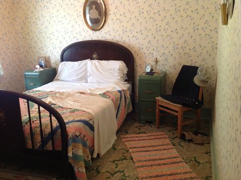 Master bedroom in the conductor's house at the Railway museum. Gorgeous 1940's style. Research for my next series of novels. www.christinelindsay.com 1940 Bedroom, 1930s Bedroom, 1940s Bedroom, 1940s Home Decor, 1940s Interior, 1940s Decor, Vintage Home Decor Living Room, 1940s Home, Living Vintage