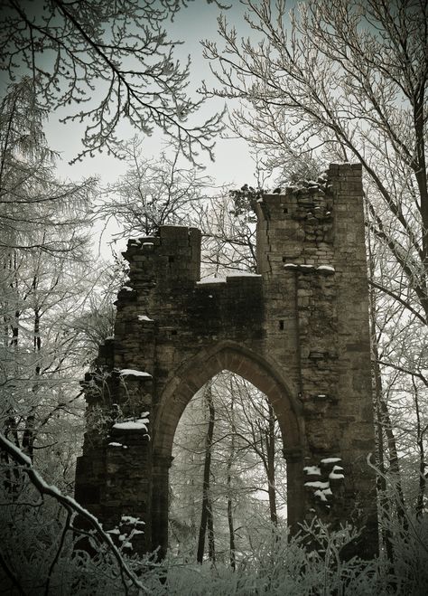 The Sixth Duke | medieval-woman: Fallen arch (Achurch,... Fallen Arches, Beautiful Ruins, Medieval Woman, Castle Tower, Castle Ruins, Chronicles Of Narnia, Beautiful Castles, Medieval Castle, Ancient Ruins