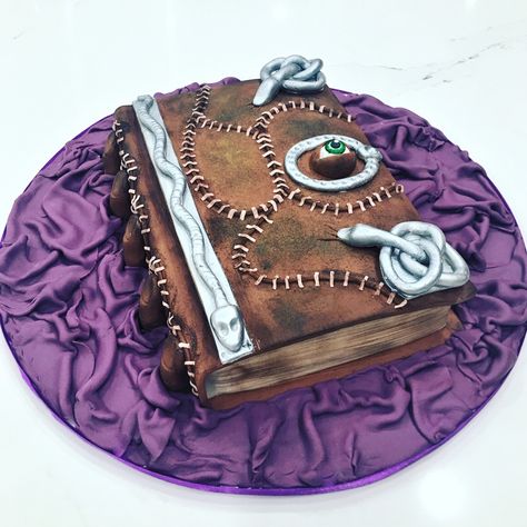 Hocus pocus book cake tutorial by Liliana Da Silva from Sugarella Sweets The Book Of Spells, Decorate Your Own Cake, Hocus Pocus Book, Hocus Pocus Spell Book, Hocus Pocus Party, 3d Book, Chocolate Book, Hocus Pocus 2, Book Of Spells