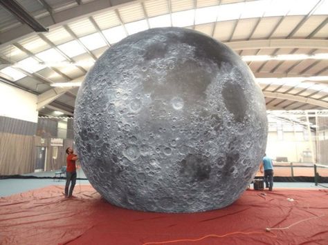 Balloon Moon, Luke Jerram Moon Installation, Photo Of Moon, Moon Stages, Lunar Surface, Moon Crafts, Space Museum, Artistic Installation, Star Cloud, Earth Art