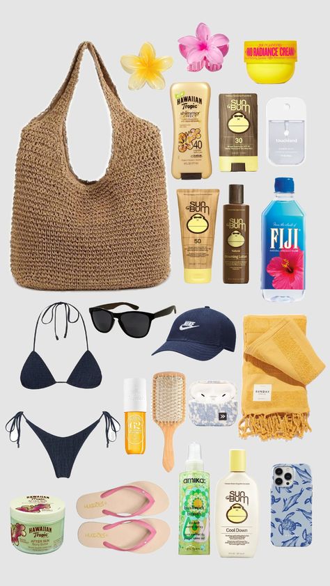 Beach essentials #beach #beachessentials #totebag Surf Bag Essentials, Summer Beach Essentials, Beach Day Essentials Food, What’s In My Beach Bag, Beach Set Up, Beach Essentials For Women, Beach Trip Essentials, Island Essentials, Beach Bag Aesthetic