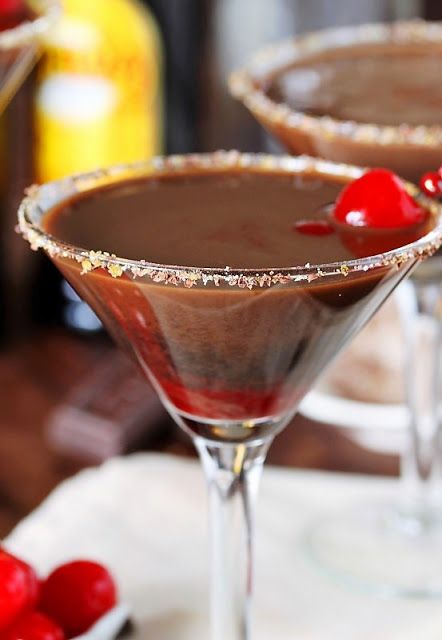 Bailey's Recipes, Chocolate Cocktail Recipes, Special Cocktails, Xmas Cocktails, The Kitchen Is My Playground, Cherry Martini, Chocolate Covered Cherry, Mint Cocktails, Chocolate Cocktails