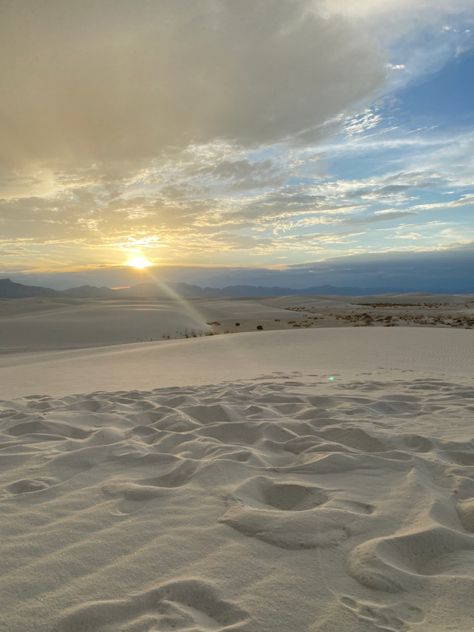 White Sand New Mexico, Mexico White Aesthetic, White Sand Aesthetic, Insta Aesthetics, White Sands New Mexico, New Mexico Road Trip, Pretty Landscapes, Summer Road Trip, The Dunes