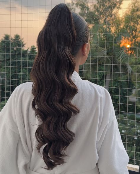 High ponytail with waves ✨✨ Wavy Slick Back, Ponytail With Waves, Sleek Waves, Slick Back Ponytail, A High Ponytail, Back Ponytail, Slicked Back Ponytail, Bar Mitzva, High Pony