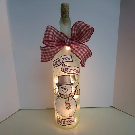 Christmas Lights Bottle, Snowman Bottle, Snowman Wine Bottle, Easy Christmas Decor Ideas, Wine Bottle Crafts Christmas, Repurposed Wine Bottles, Easy Christmas Decor, Liquor Bottle Crafts, Wine Bottle Corks