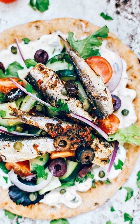 Greek Pita With Sardines {Fish High in Omega-3} Mediterranean Sardines, Sardine Recipes Canned, Greek Pita, Sardine Recipes, Homemade Tzatziki, Pescatarian Recipes, Mediterranean Diet Recipes, Greek Salad, Fresh Veggies