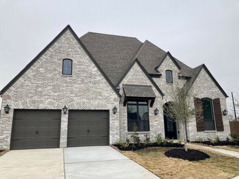 Coral Grey - Red River Brick Grey Brick House Exterior, Grey Brick Houses, Exterior House Siding, Brick Homes, Cladding Materials, Grey Brick, Brick Exterior House, Exterior Remodel, House Siding