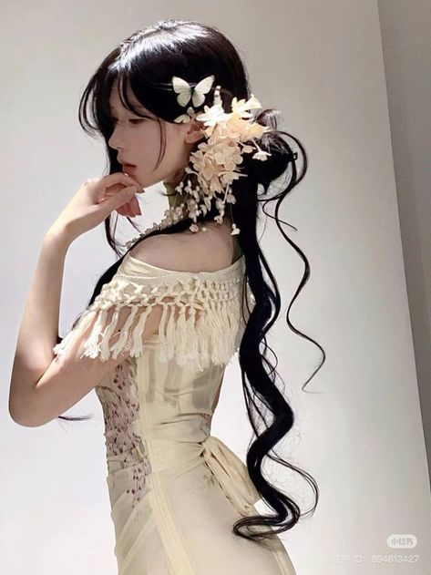 Korean Bride, Chinese Woman, Modern Haircuts, Chinese Hairstyle, Silk Dress Long, Business Hairstyles, Fancy Hairstyles, Hair Reference, Asian Hair