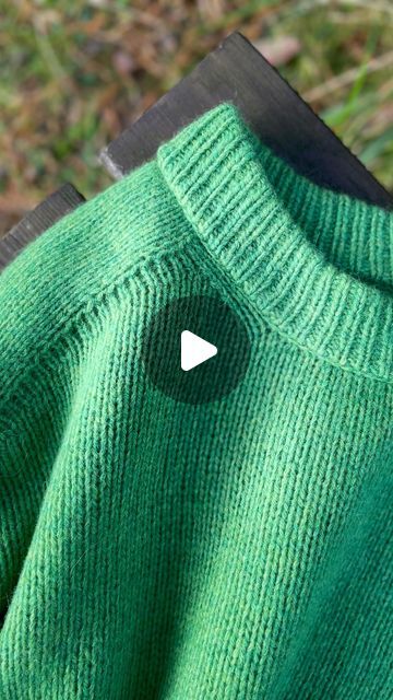 Knitting Necklines How To, Knitting Collar Neckline, Knitting Necklines, Crochet Instagram, Crochet Chain Stitch, Knitting Tips, Crochet Chain, Bar Top, Knitwear Design