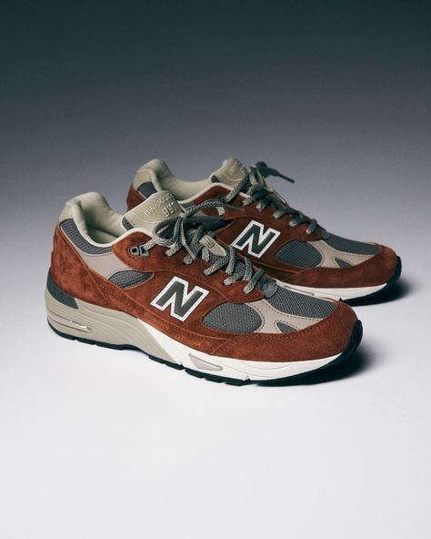 Constructed for comfort and style, the MADE in UK 991v1 'Underglazed' features a classic ABZORB midsole, providing a comfortable cushion. Available online or in-store now. New Balance 991, Right To Privacy, Shoe Inspo, Creative Packaging, Affordable Luxury, New Balance, Clothing Accessories, In Store, Womens Sizes