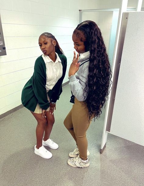 School Flicks, Friendship Pictures Ideas, Bestie Black, Friend Group Pictures, Friends School, Best Friend Gifs, Best Friends Shoot, Best Friend Photos, Cute Friend Photos