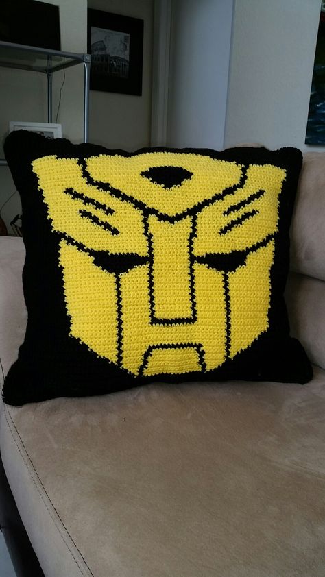 Bumblebee Transformers crochet pillow www.mommasjampackcrochetwordcharts.com Crochet Transformers Pattern, Transformers Crochet Pattern Free, Transformers Crochet, Crochet Transformers, Pillows Diy, Bumblebee Transformers, Crochet Pillow Pattern, Crochet Bouquet, Gloves Pattern