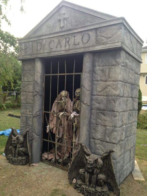 Diy Mausoleum Halloween Prop, Cemetery Halloween Decorations, Halloween Mausoleum, Halloween Crypt, Halloween Graveyard Decorations, Cemetery Entrance, Halloween Yard Decorations Diy, Ghost Props, Cemetery Halloween