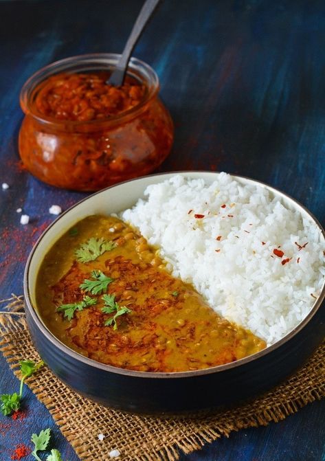 Sabut Masoor daal- whole red lentil cooked in a simple rustic way.Masoor ki daal is a very light and easy to digest lentil. Daal Recipe Indian, Pickle Mango Recipe, Prawn Dishes, Arabian Food, Jeera Rice, Dal Recipe, Lentil Curry, Masala Recipe, Ham Recipes