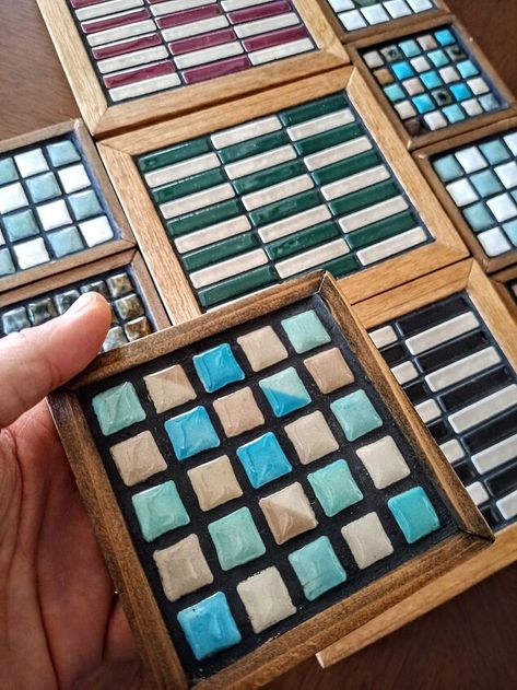 Leftover Tiles Ideas, Tile Tray Diy, Tiled Tray, How To Make Tiles, Leftover Tile, Mosaic Coasters, Diy Coasters Tile, Tile Tables, Tile Repair