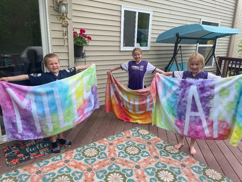 Diy Tie Dye Towels, Tie Dye Towels, Easy Diy Tie Dye, Tie Dye Birthday Party, Ty Dye, Tie Dye Birthday, Tie Dye Party, Diy Towels, Tie Dye Kit