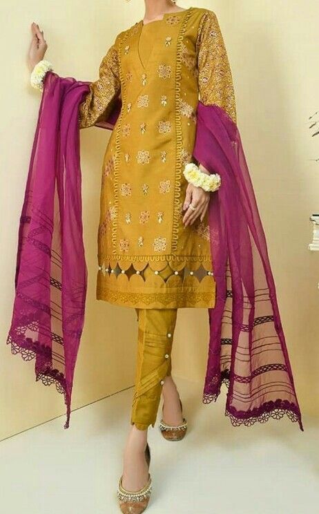 Party Wear Maxi Dresses, Purple Combination, Daman Design, Combination Dresses, Eid Party, Simple Kurti Designs, Dress Design Patterns, Sleeves Designs For Dresses, Simple Pakistani Dresses