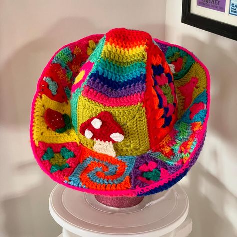 I can’t wait to see Chappell Roan in this!!!! 🤠🍭🌀💖🎀🪩🪄🐰🕶️🦄🦋 ✨inspired by all the people cooler than me who did this first✨ Chappell Roan Crochet, Cooler Than Me, Crochet Gift, Chappell Roan, Crochet Granny Square, Handmade Clothing, Shop Ideas, Crochet Granny, Clothing Styles