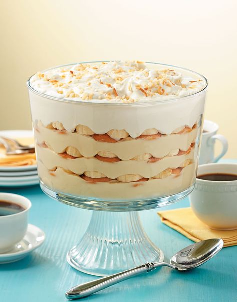 Coconut Banana Pudding Recipe Coconut Banana Pudding, Banana Trifle, Banana Pudding Trifle, Trifle Cake, Whipped Cream Desserts, Cake Recipes At Home, Banana Dessert Recipes, Trifle Pudding, Southern Desserts