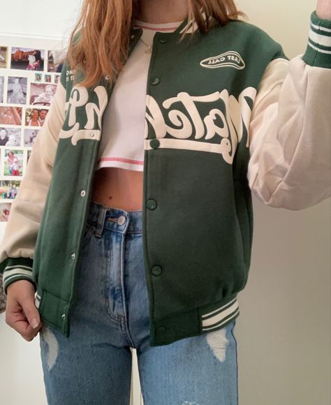 Seniors Jacket, Off White Varsity Jacket, Collage Jacket, Vintage Jacket Outfit, Baseball Jacket Outfit, Comfy Jeans Outfit, Senior Jackets, Varsity Jacket Women, Tomboy Outfits