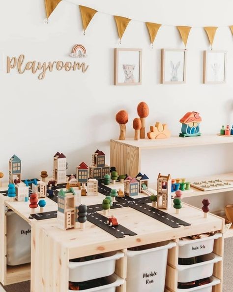 Teepee Bedroom, Montessori Home Setup, Toy Room Storage, Playroom Idea, Daycare Spaces, Diy Montessori Toys, Kids Shared Bedroom, Santa Isabel, Kids Playroom Decor