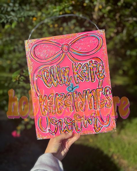 You cannot say this is not one of the cuuuutest acrylic dorm room door signs you ever did see🤩 I’m so obsessedddd . I love doing items for this customer bc she always embraces my style & just lets me do my thing! 💖🧡🫶🏼 https://hgbytayler.etsy.com/listing/1746140974 Dorm Room Door Signs, College Dorm Door, Room Door Signs, Painted Acrylic Sign, Aesthetic Dorm Room, Dorm Room Doors, Dorm Door, College Necessities, Acrylic Door