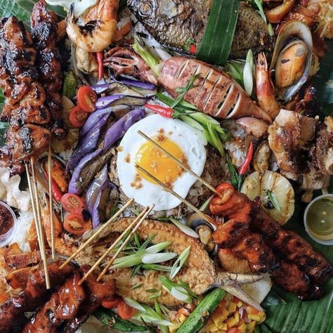 TasteToronto | The Best Kamayan Feasts in Toronto Kamayan Feast, Toronto Koreatown, Vegetable Lumpia, Toronto Kensington Market, Grilled Mussels, Toronto Aquarium, Filipino Bbq, Best Restaurants In Toronto, Toronto Restaurants Downtown