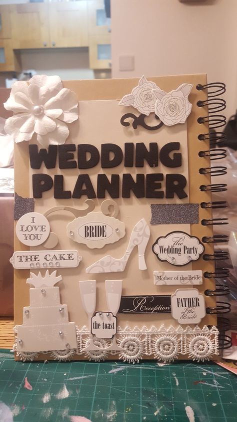 Wedding planner notebook Wedding Planner Notebook, Wedding Notebook, Planner Notebook, Notebook Planner, Father Of The Bride, Mother Of The Bride, Wedding Planner, Wedding Party, Card Holder