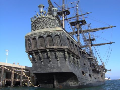 The Black Pearl Ship, Pirate Ship Tattoos, Black Pearl Ship, Sailing Ship Model, Scale Model Ships, Model Ship Building, The Black Pearl, Old Sailing Ships, Pirates Cove