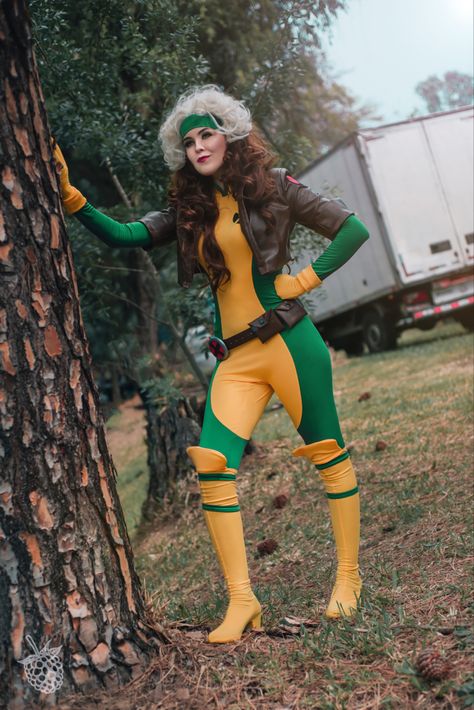 Rogue cosplay from X-Men Rogue Halloween Costume X Men, X Men Costumes, Rogue Cosplay, Xmen Cosplay, Marvel Rogue, Costume Inspirations, Character Fashion, Duo Halloween Costumes, Spirit Week