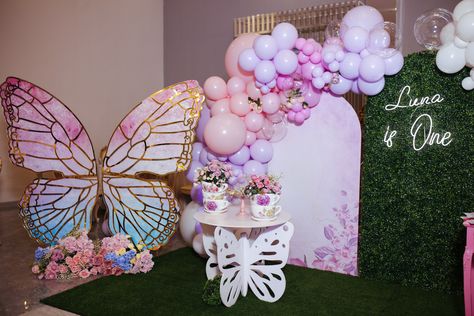 #butterfly #birthday #themed #luna #decor #decoration Butterfly Party Ideas Sweet 16, Buterfluffy Birthday Party, Buterfluffy Party Theme, Butterfly Birthday Ideas Decorations, Butterfly Theme Decoration Ideas, Butterfly Party Backdrop, Butterfly Theme Decor, Butterfly Themed Birthday Party Backdrop, Butterfly Themed Birthday Party Decoration