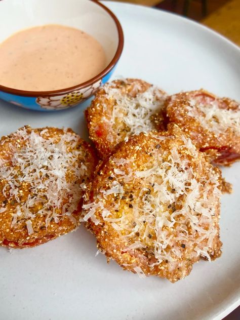 Fried Red Tomatoes Recipe Pioneer Woman, Fried Heirloom Tomatoes, Fried Ripe Tomatoes, Air Fried Tomatoes Red, Air Fried Tomatoes, Red Tomato Recipes, Fried Tomatoes Red, Fries Tomatoes, Breaded Tomatoes Recipe