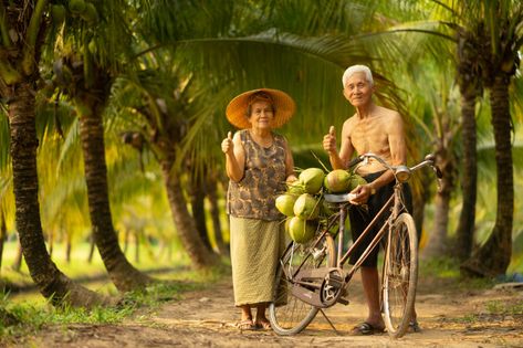 Coconut Farm, Food Tree, Tree People, Photo Food, Cafe House, Anime Muslim, Photo Couple, Old Age, Old People