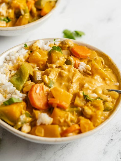 Squash Curry - Running on Real Food Kabocha Squash Recipe, Running On Real Food, Roasted Kabocha Squash, Squash Curry, Squash Vegetable, Kabocha Squash, Vegan Curry, Vegan Main Dishes, Healthy Recipies