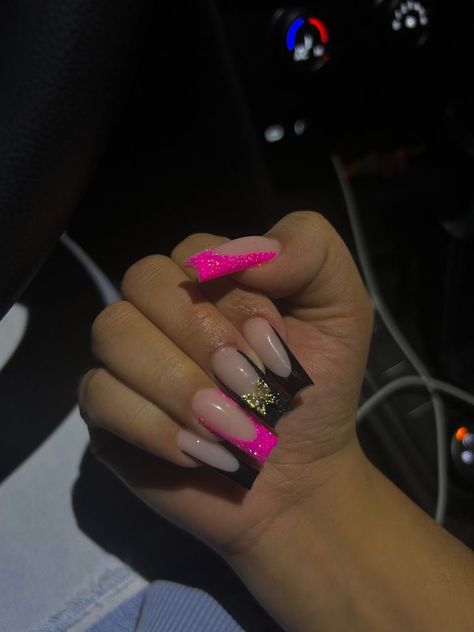 Pink Nd Black Acrylic Nails, Nails For Graduation Black, Pink And Black Nails Birthday, Pink With Black French Tip Nails, Pink And Black Nail Inspo Acrylic, Short Nails Black And Pink, Short Black Freestyle Nails, Frenchies With Design Nails, Cute Nails Acrylic Black And Pink