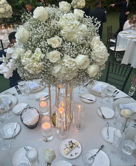 Tall Wedding Floral Centerpieces, White Flower Centerpieces Wedding, Low Wedding Centerpieces, White Flower Centerpieces, Gala Decor, Renew Vows, Gala Decorations, Wedding August, Boda Ideas