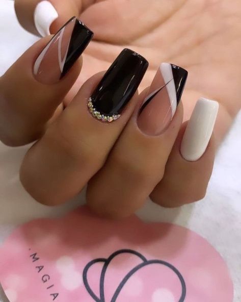 Креативный маникюр на длинные ноготочки 💅 Ska Punk Nails, Black And White Nail, 2024 Nails, Smink Inspiration, Her Nails, White Nail, Acrylic Nails Coffin Short, Short Acrylic Nails Designs, Pretty Acrylic Nails