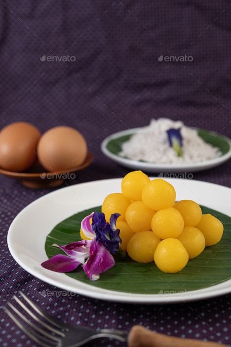 Leaf Dessert, Banana Leaf Plates, Big Deer, Leaf Plate, Leaf Plates, Plate Decor, White Plate, Plated Desserts, A Banana