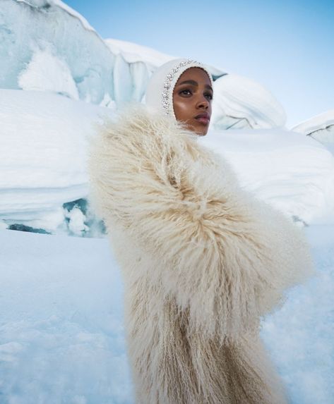 BAZAAR Wins the Lucie Award for Best Fashion Layout of The Year Aya Jones, Txema Yeste, Karen Elson, Fashion Layout, Winter Images, Snow Fashion, Photoshoot Concept, Harper’s Bazaar, Harper's Bazaar