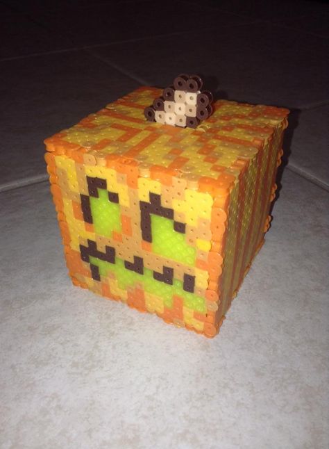 Minecraft Jack O Lantern, Minecraft Perler Bead Patterns, Easy Perler Beads Ideas, Hamma Beads, Halloween Beads, Bead Ideas, Minecraft Ideas, Perler Bead Art, Fuse Beads