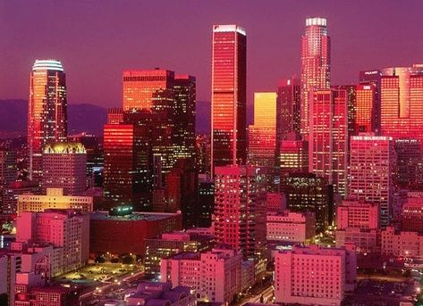 LuigiDonatello on Instagram: “The city of Angels 💋 Not only the good ones. Skyline from 1992 🌇 . . . #80s #90s #aesthetic #skyline #losangeles #california #90sretro…” Los Angeles Aesthetic, City At Night, City Vibe, Tableau Art, City Of Angels, City Buildings, Aesthetic Images, Night Aesthetic, City Aesthetic