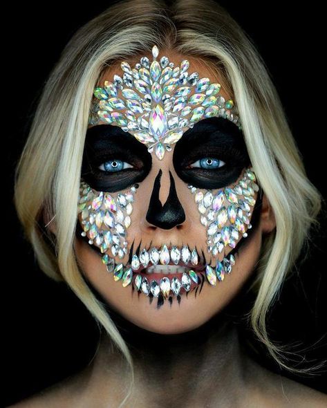 Steampunk Inventor, Halloween Makeup Ideas For Women, Maquillage Halloween Simple, Gem Makeup, Halloweenský Makeup, Diamond Skull, Glossy Eyes, Halloween Makeup Ideas, Make Up Inspiration