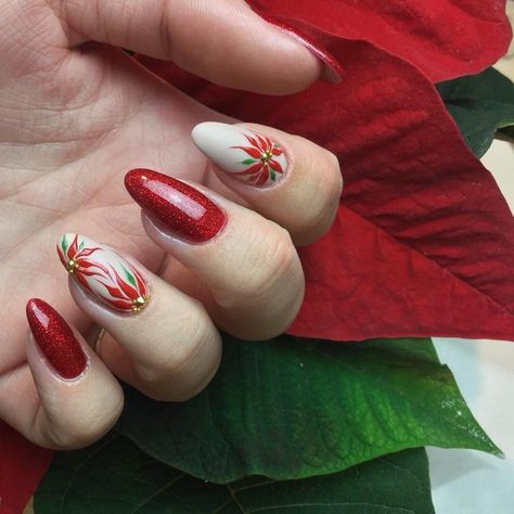 Poinsettia Nails made with Ruby Ritz and Unmasked by @jennails.dk 😍 Poinsettia Nails, Flower Nail Art, Xmas Nails, Flower Nails, Poinsettia, Christmas Nails, Ruby, Nail Art, Nails