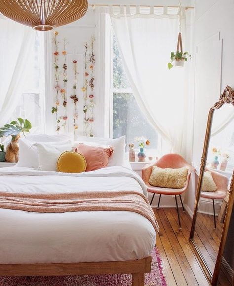 pinterest: mariahxbree Mustard Bedroom, Small Apartment Bedrooms, Apartment Bedroom Decor, Dekorasi Kamar Tidur, Design Blogs, Loft Design, Design Seeds, Cheap Home Decor, My New Room